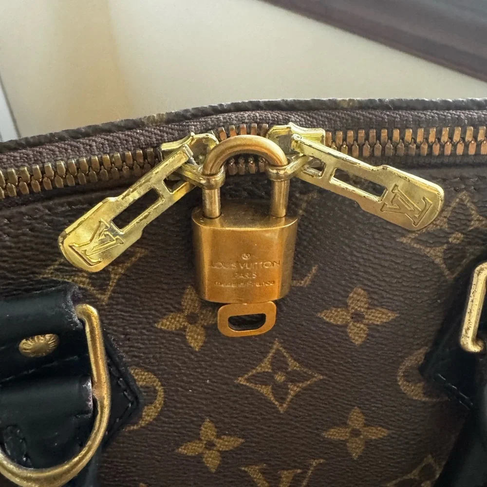 Authentic Louis Vuitton bag - Picture 10 of 14